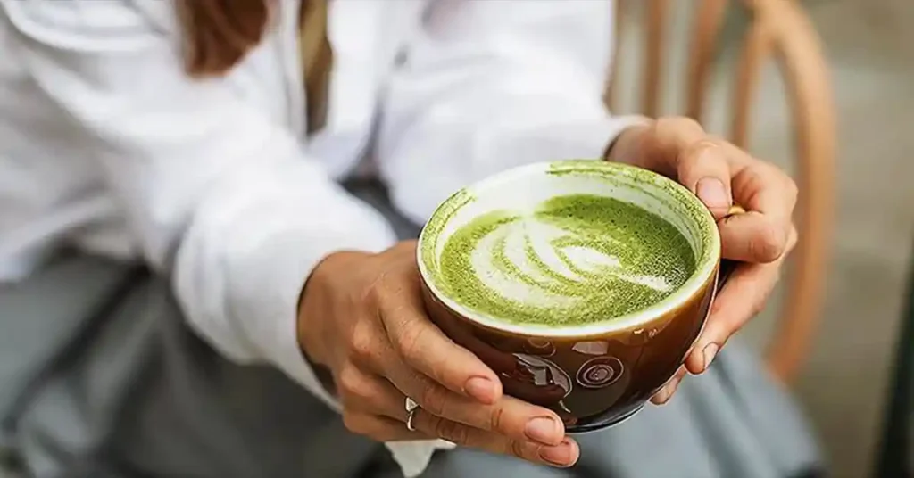 نوشیدن چای ماچا